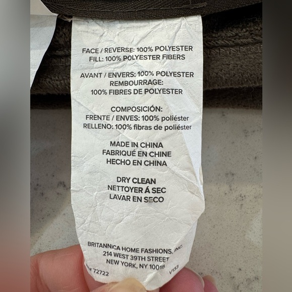 UGG Standard Size Pillow Shams 2 Brown Grey Zip Closure Soft Great Condition - Picture 12 of 12